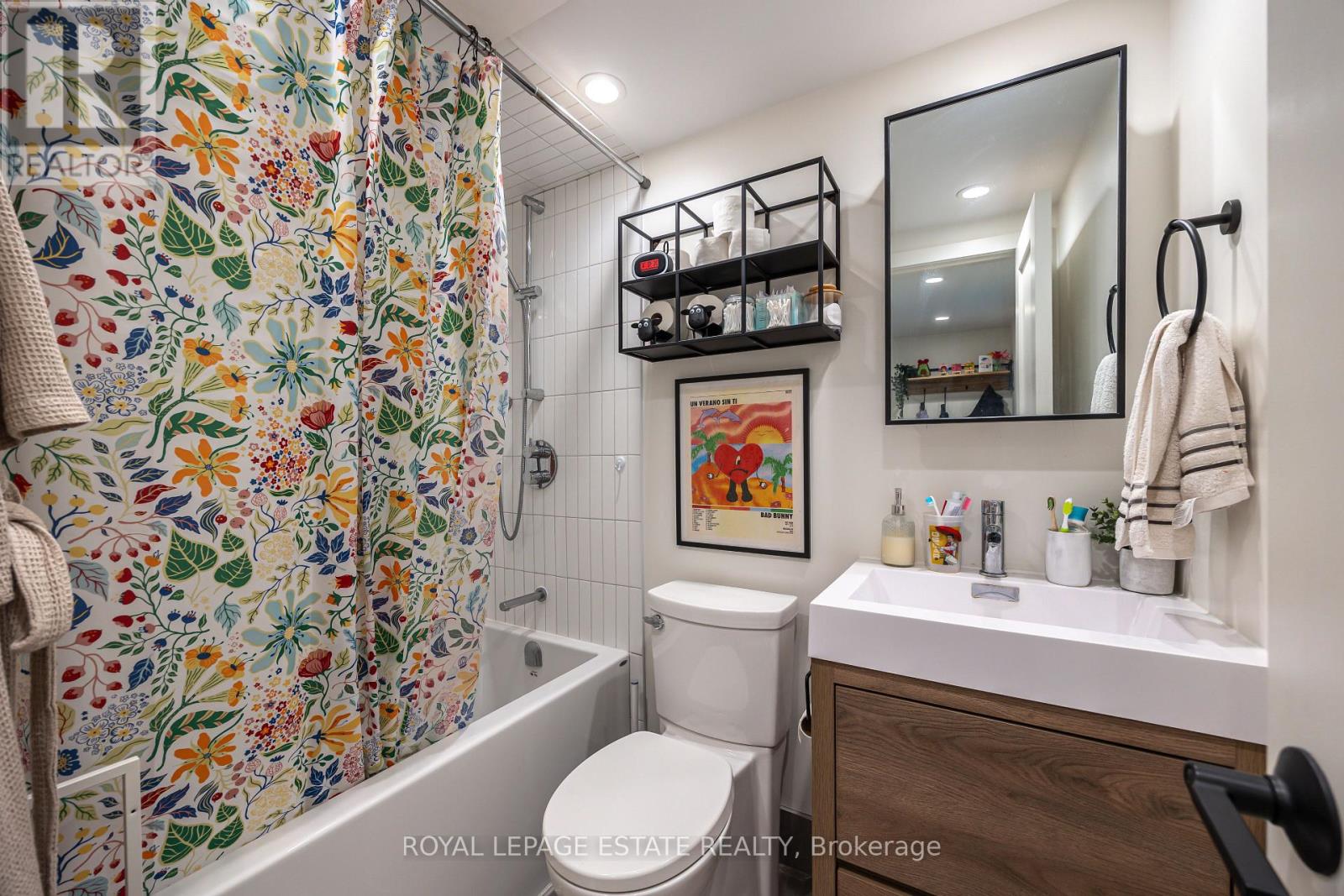 1450 Gerrard Street E Property Photo 18