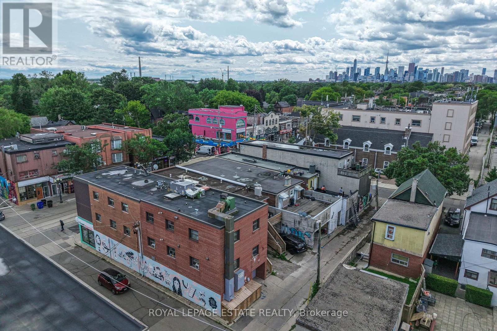1450 Gerrard Street E Property Photo 20