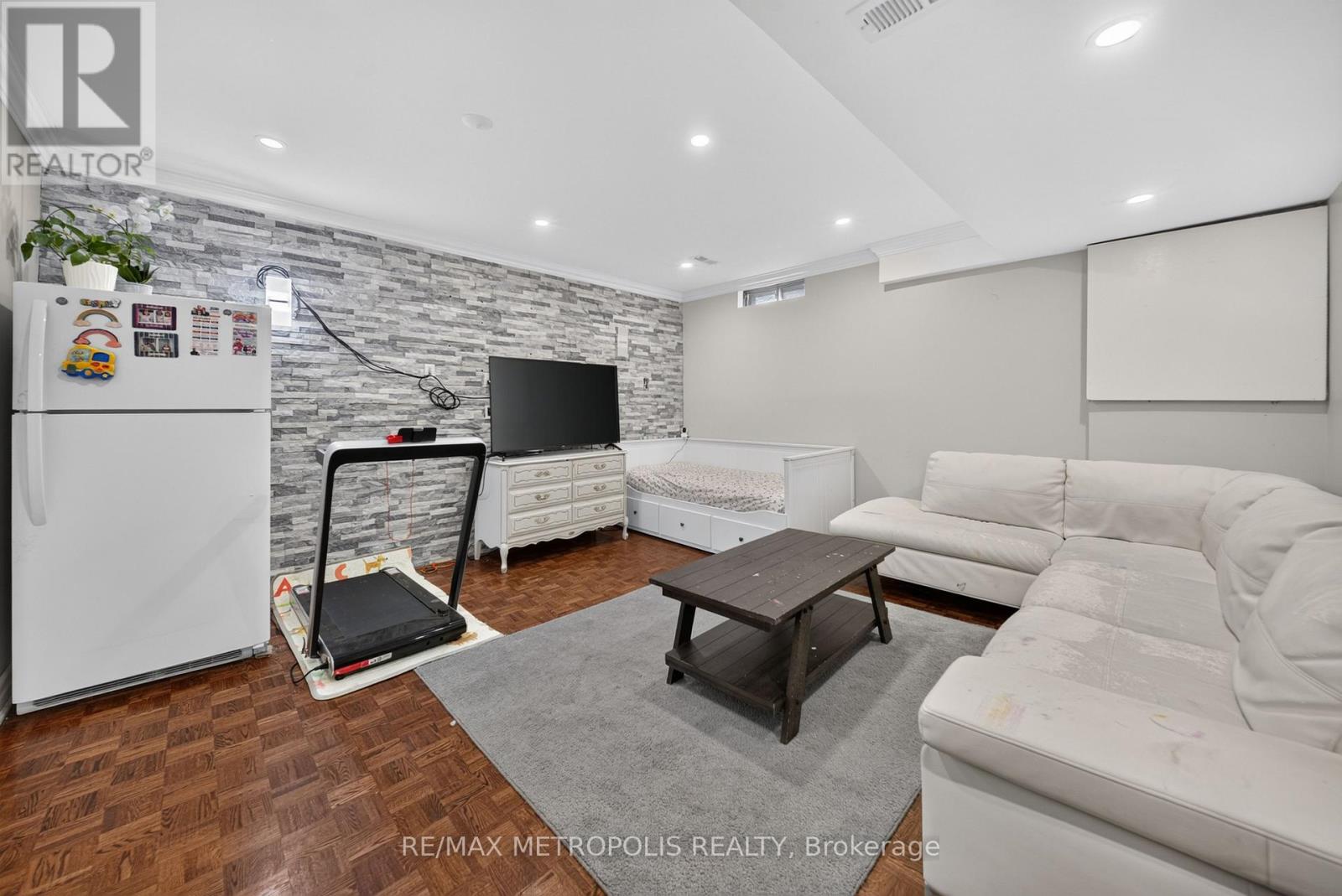 16 Stanbridge Court Property Photo 39