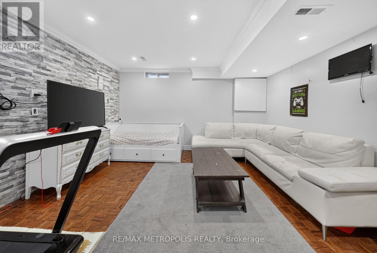 16 Stanbridge Court Property Photo 40
