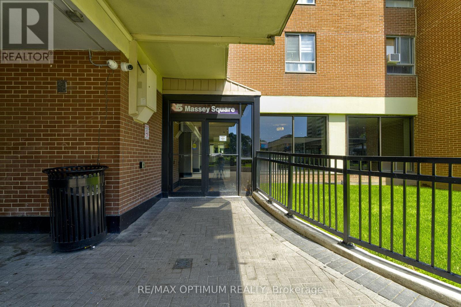 2110 - 5 Massey Square Property Photo 5