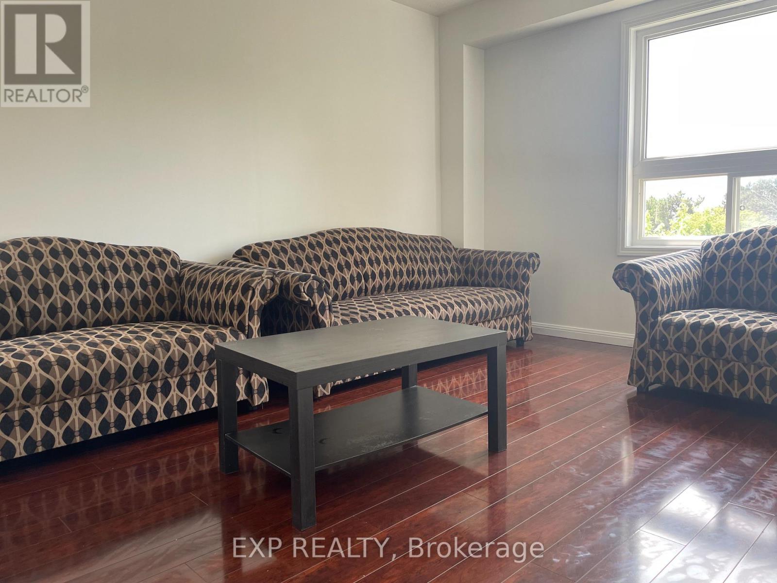 1036 Southport Drive Property Photo 3