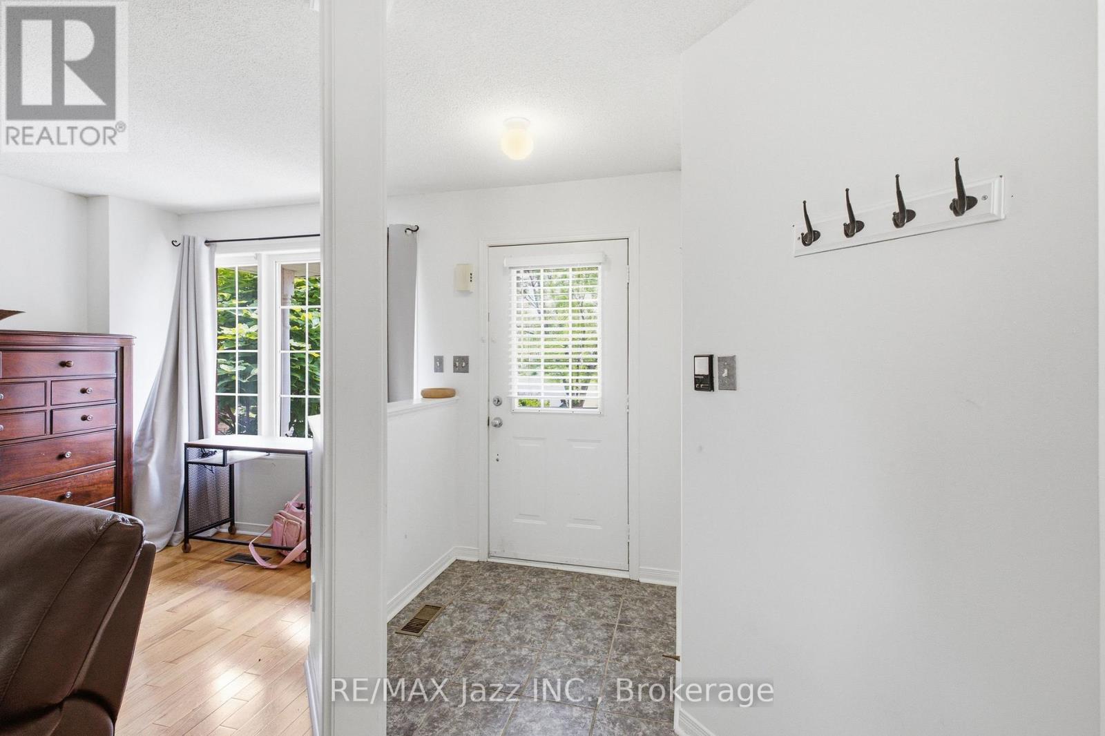 1855 Dalhousie Crescent Property Photo 8