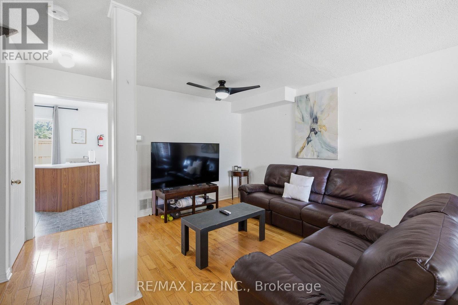 1855 Dalhousie Crescent Property Photo 9