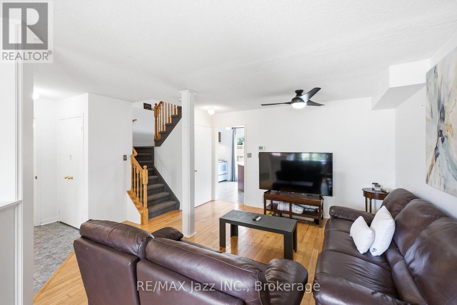 1855 Dalhousie Crescent Property Photo 11