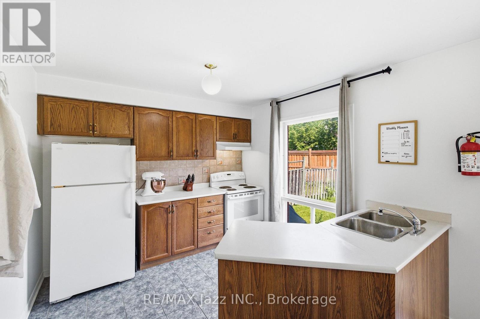 1855 Dalhousie Crescent Property Photo 12