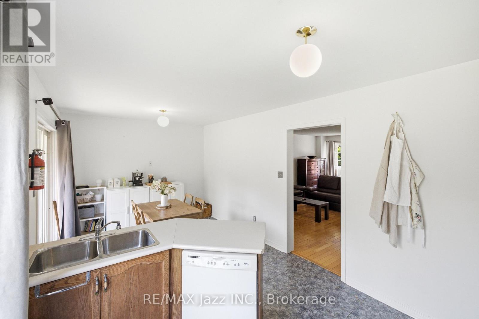 1855 Dalhousie Crescent Property Photo 13