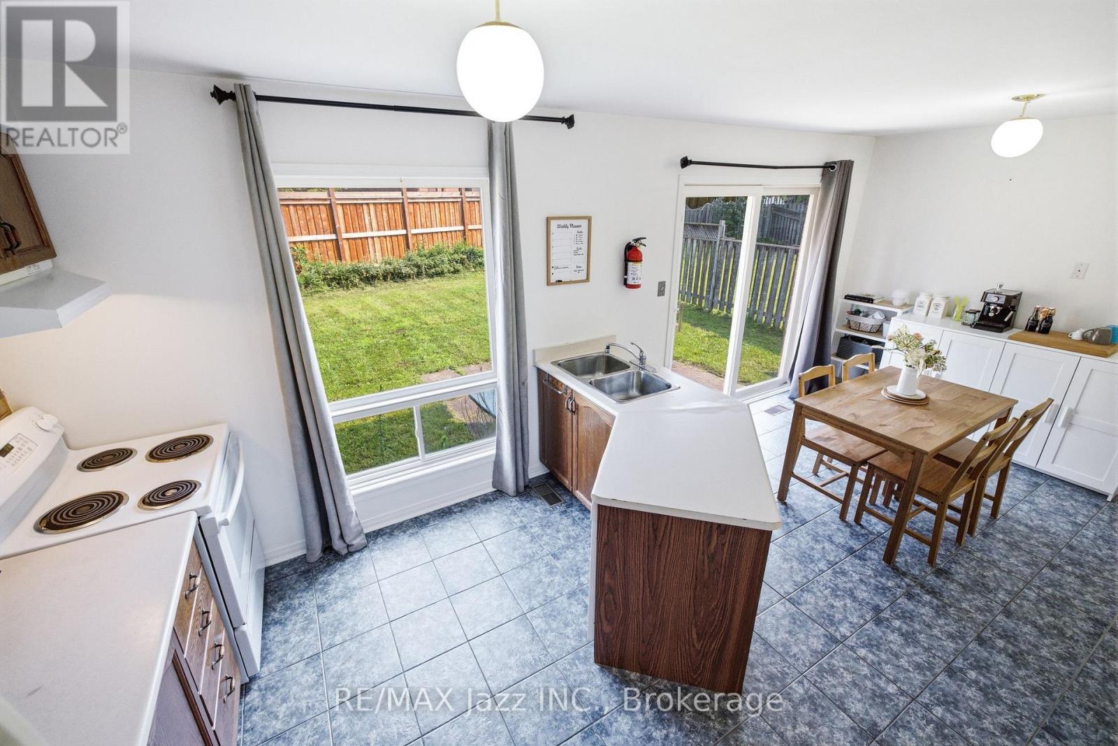 1855 Dalhousie Crescent Property Photo 15