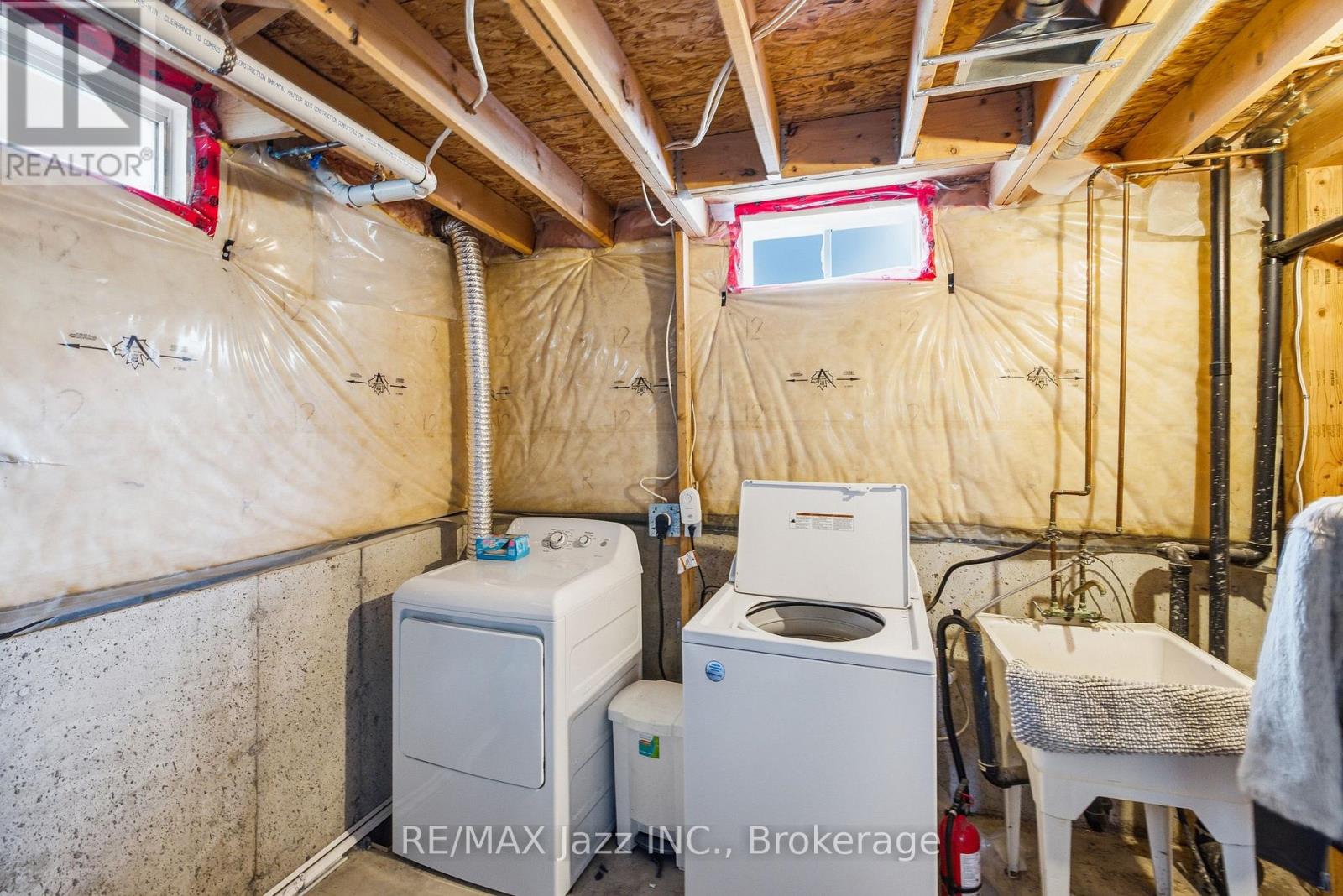 1855 Dalhousie Crescent Property Photo 38