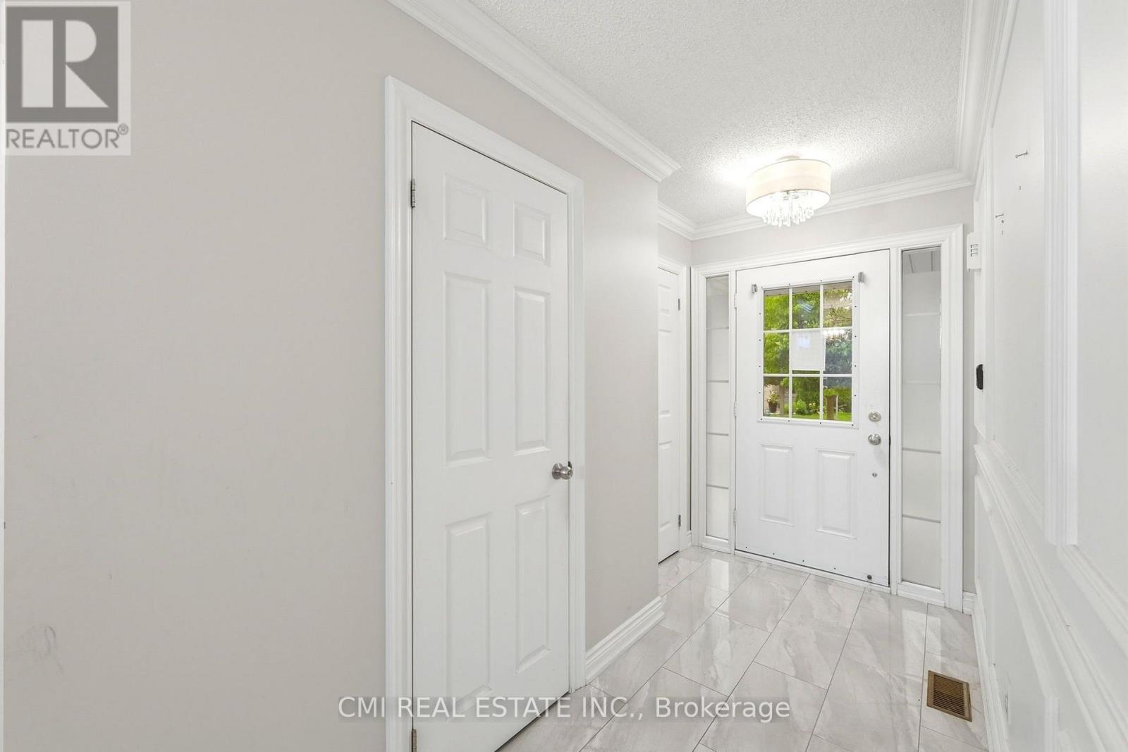 7 - 460 Woodmount Drive Property Photo 8