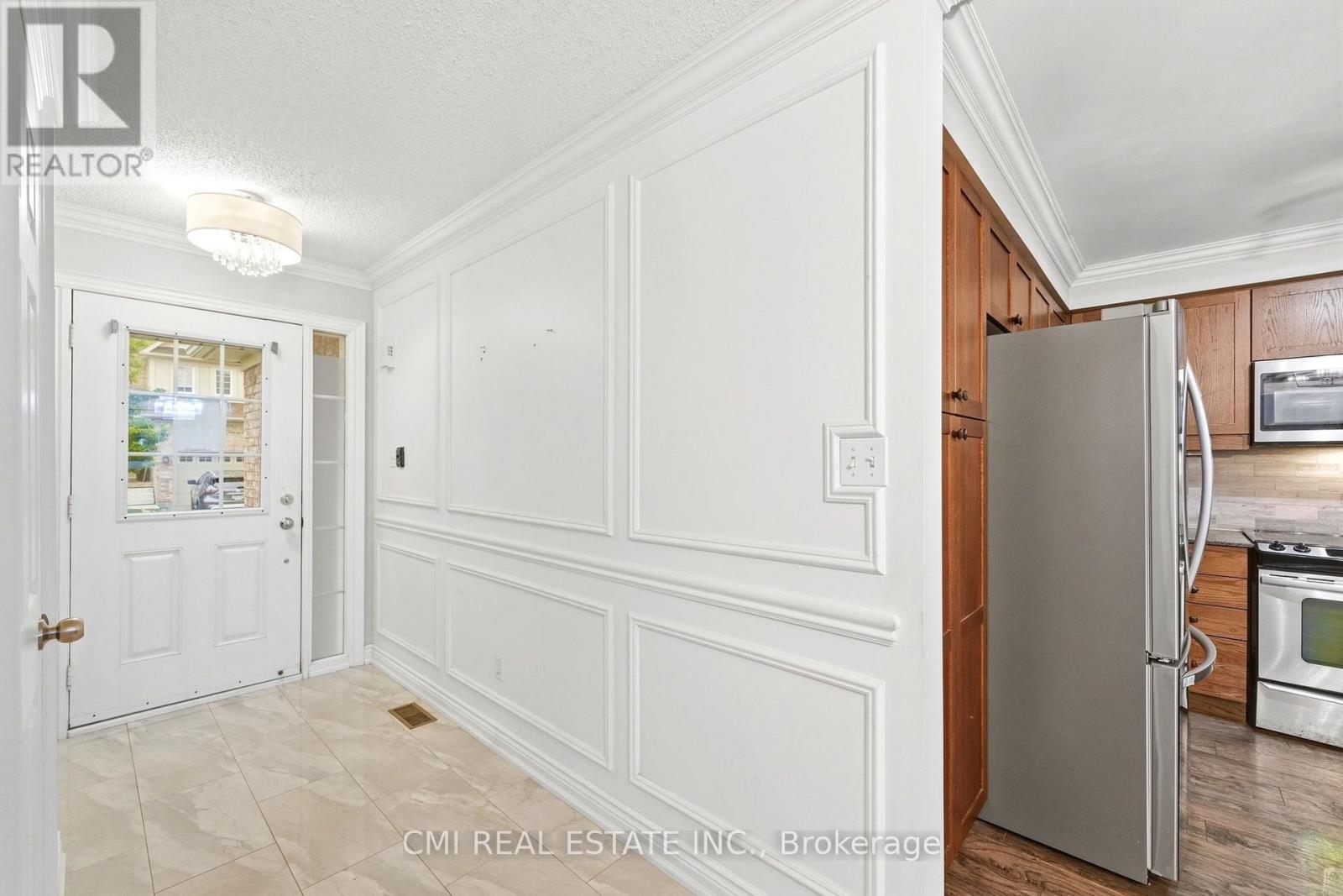 7 - 460 Woodmount Drive Property Photo 9