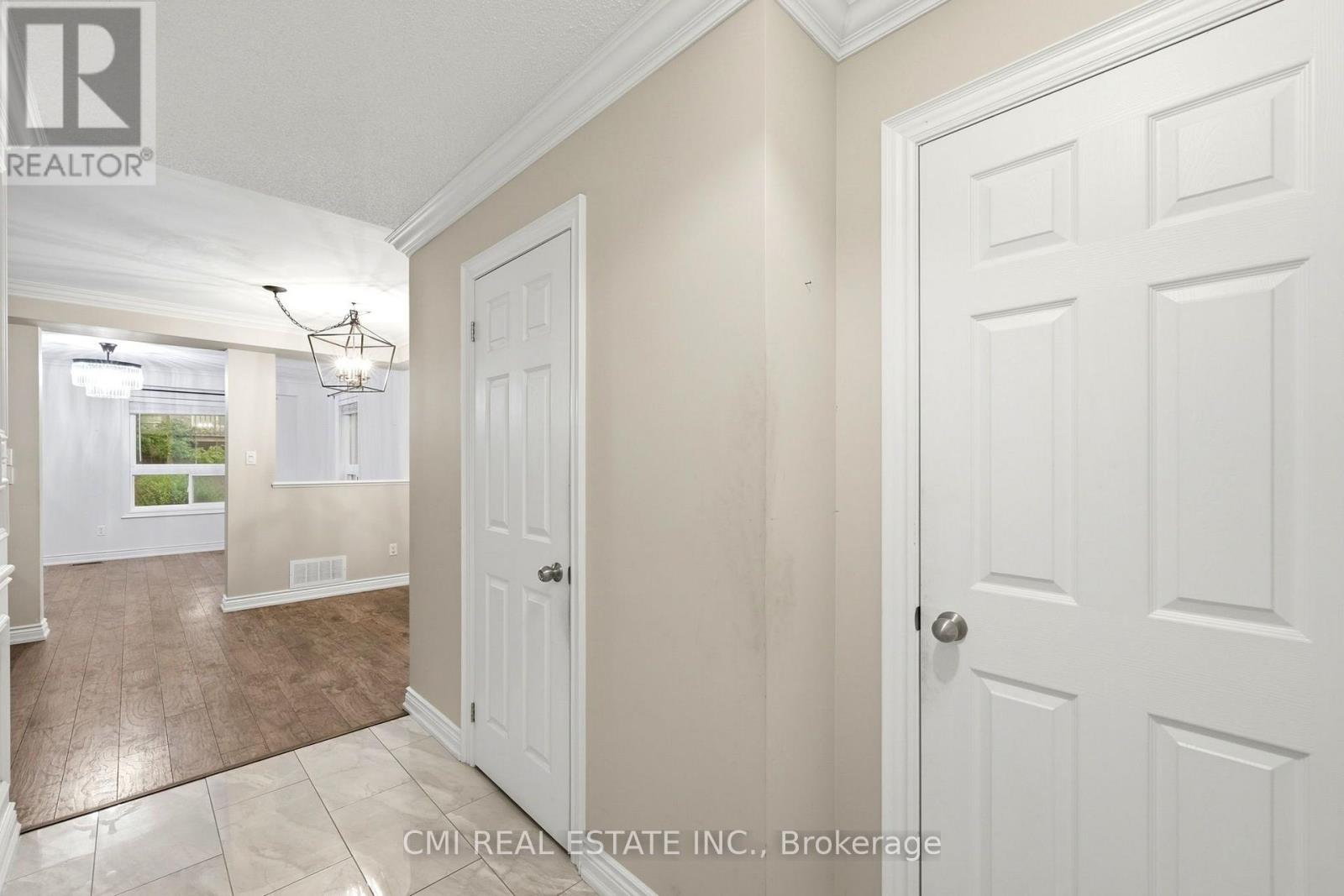 7 - 460 Woodmount Drive Property Photo 10