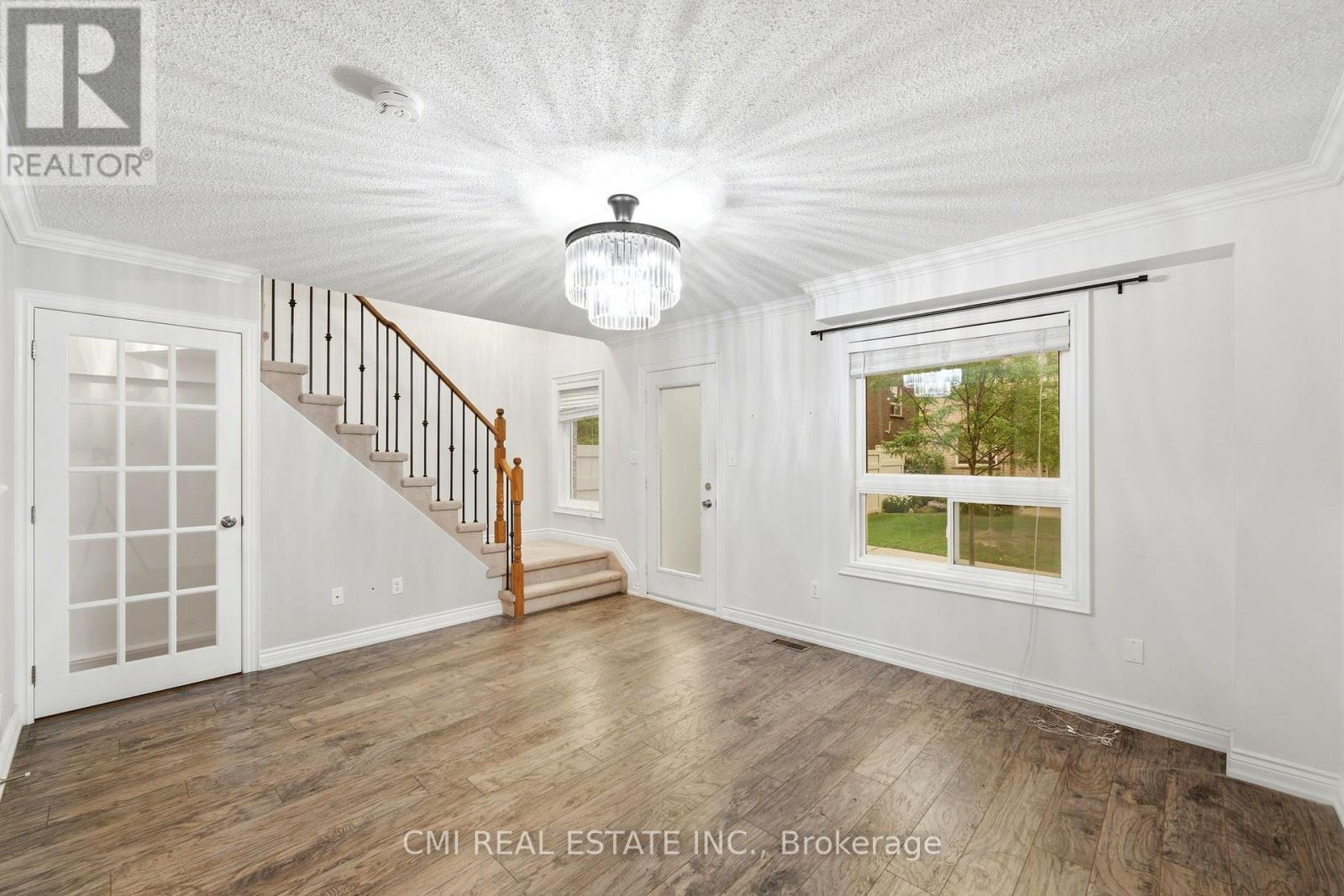 7 - 460 Woodmount Drive Property Photo 12