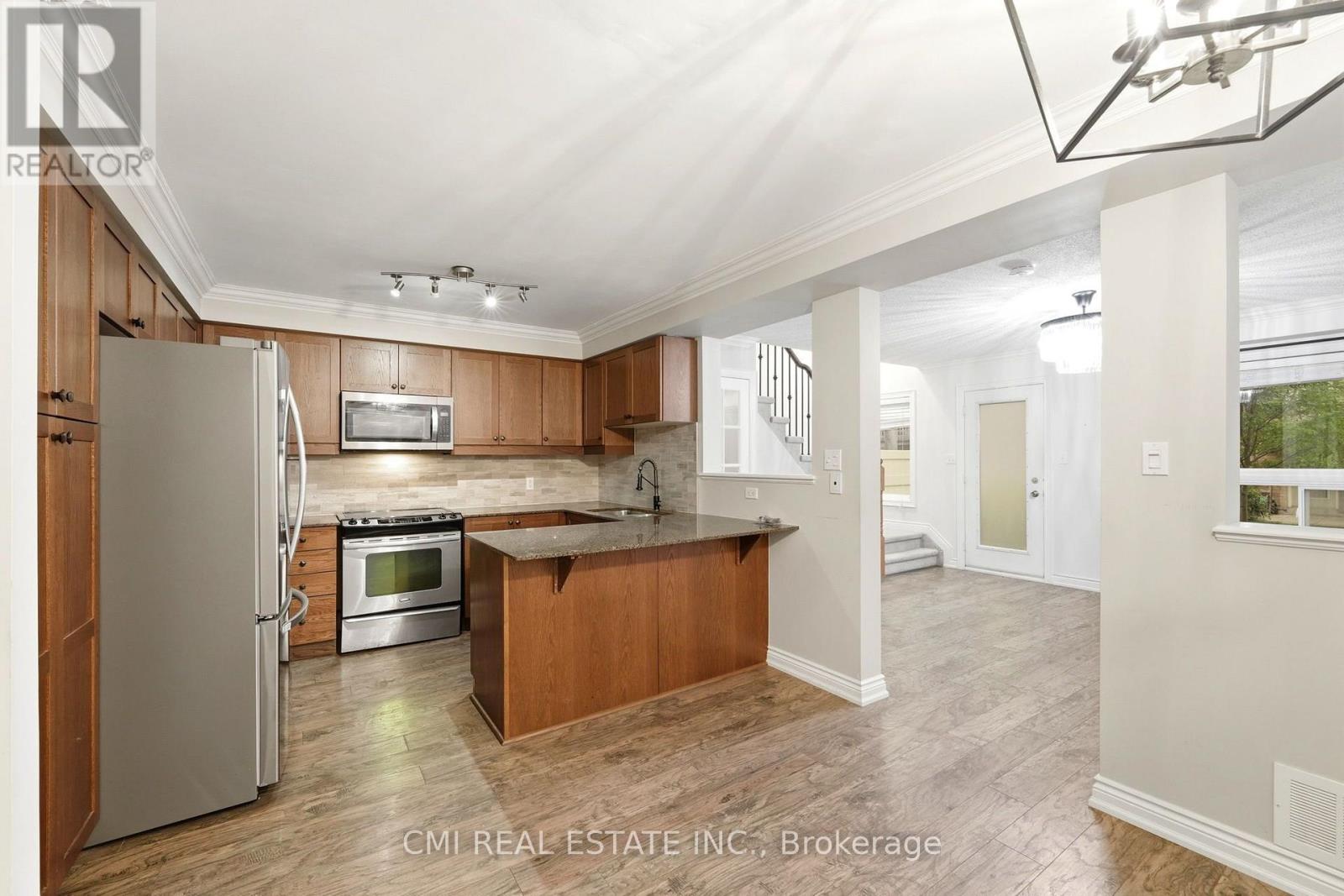 7 - 460 Woodmount Drive Property Photo 15