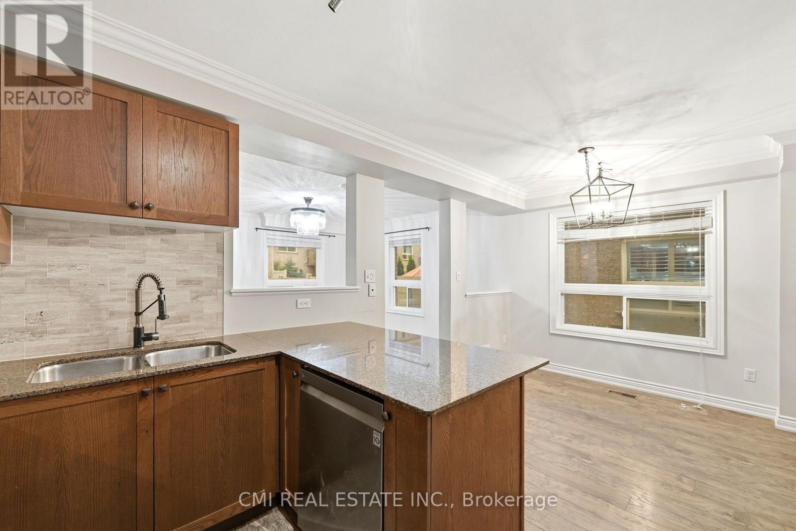 7 - 460 Woodmount Drive Property Photo 18