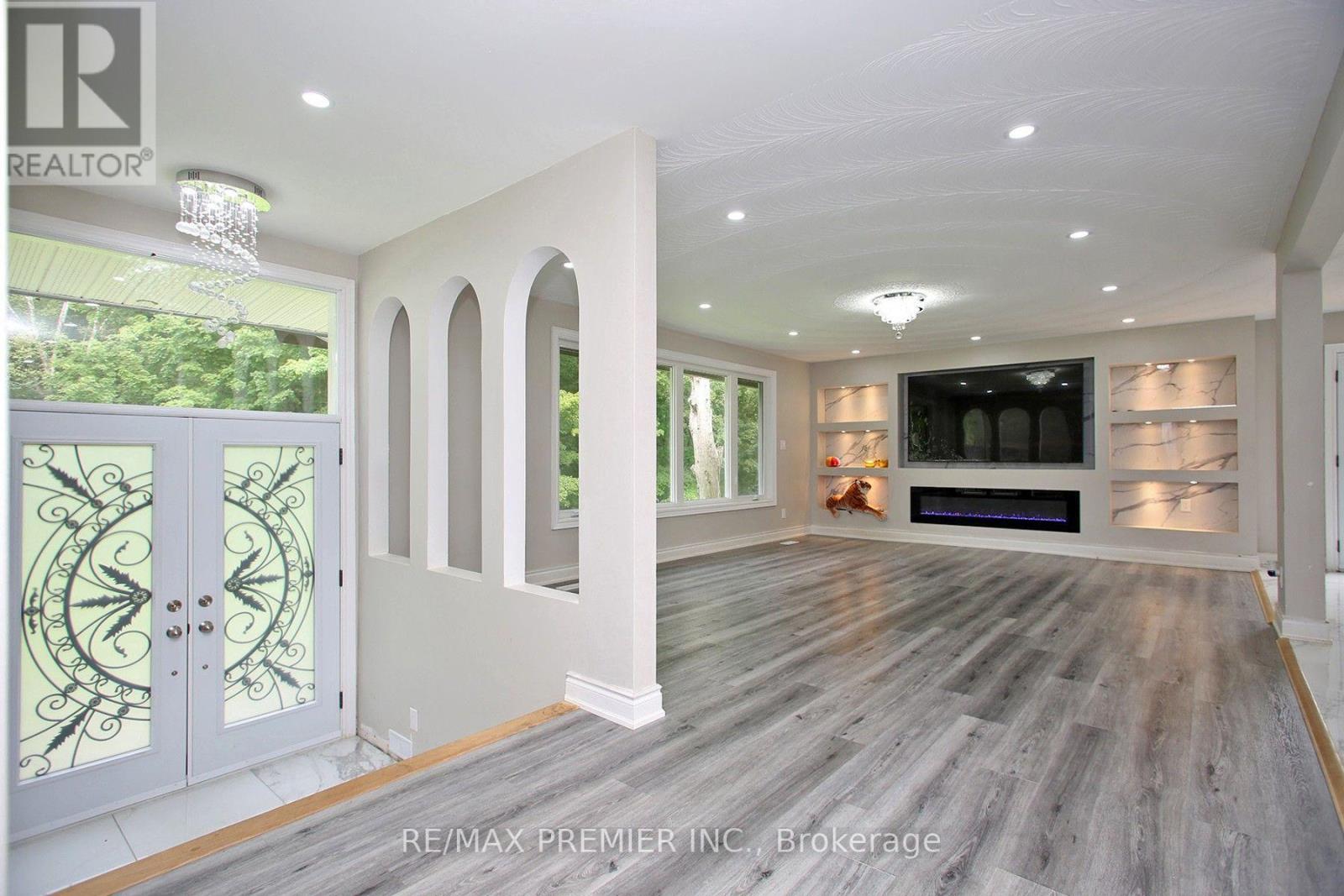 4430 Liberty Street N Property Photo 2