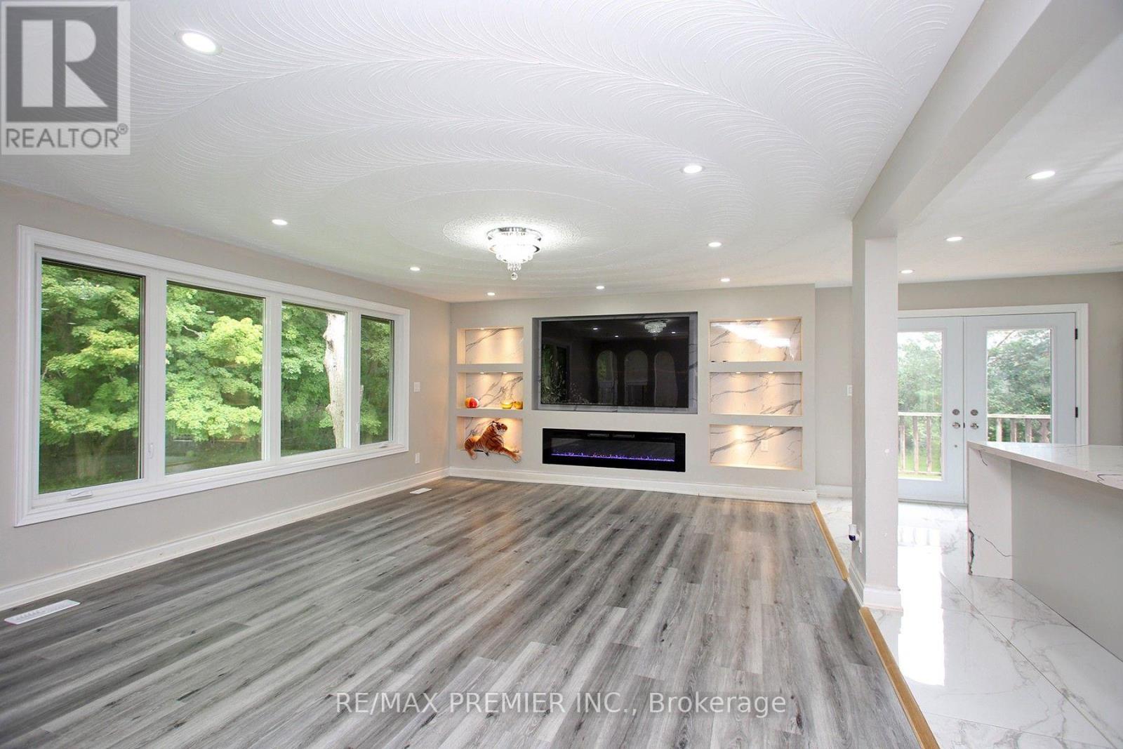 4430 Liberty Street N Property Photo 3