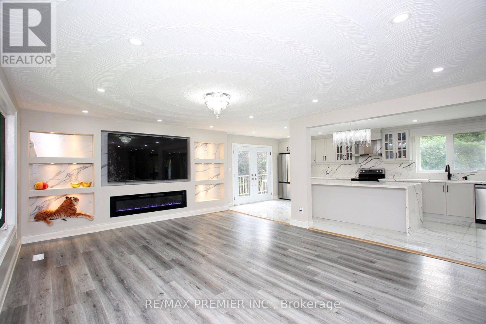 4430 Liberty Street N Property Photo 4