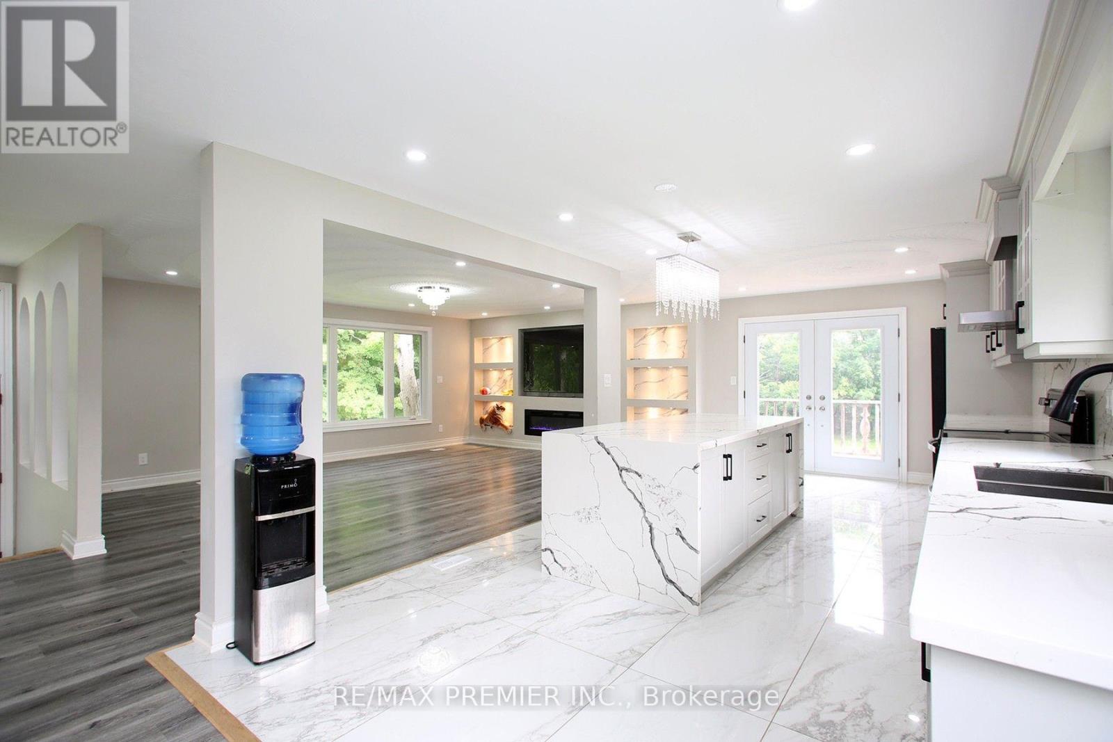 4430 Liberty Street N Property Photo 6