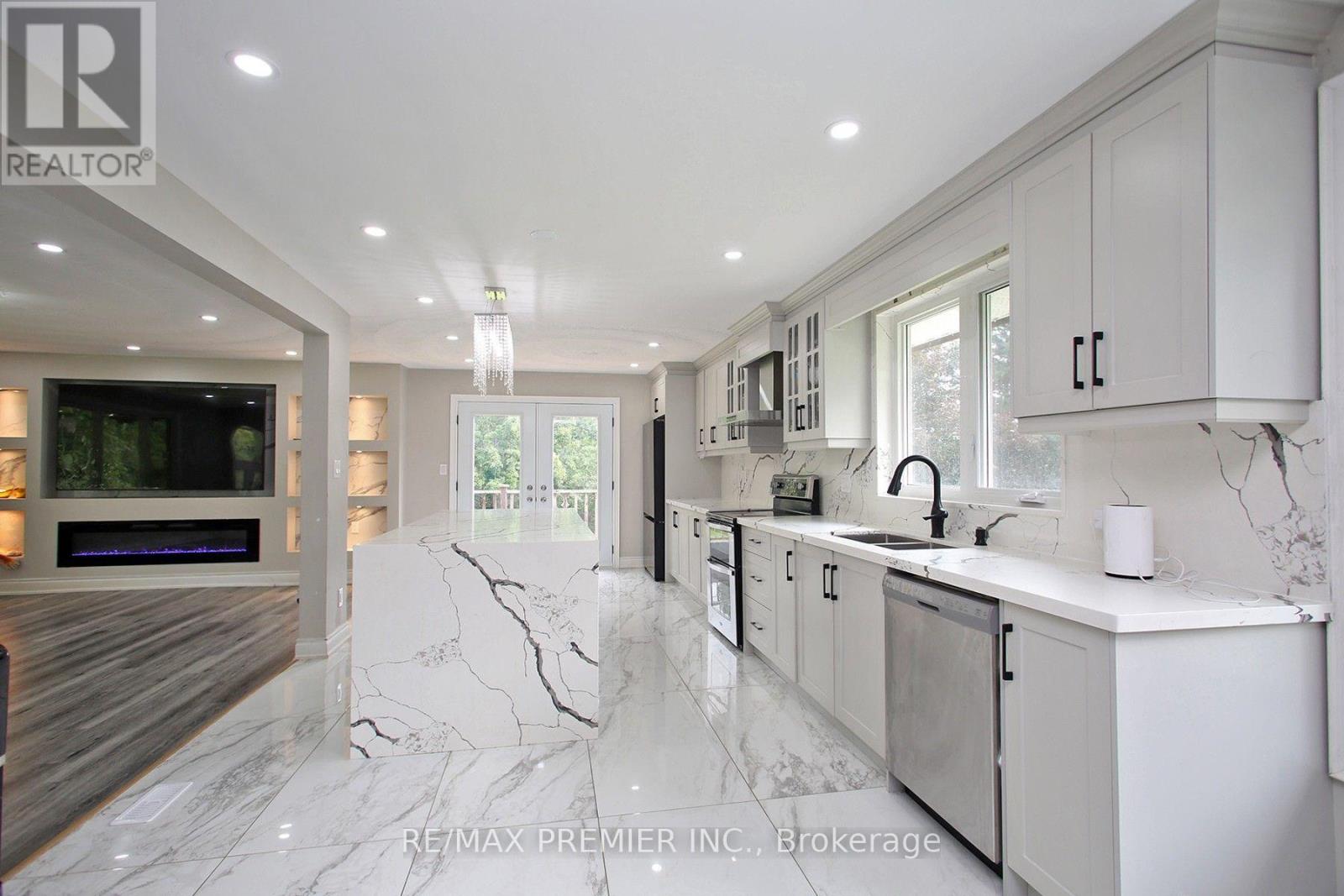 4430 Liberty Street N Property Photo 7