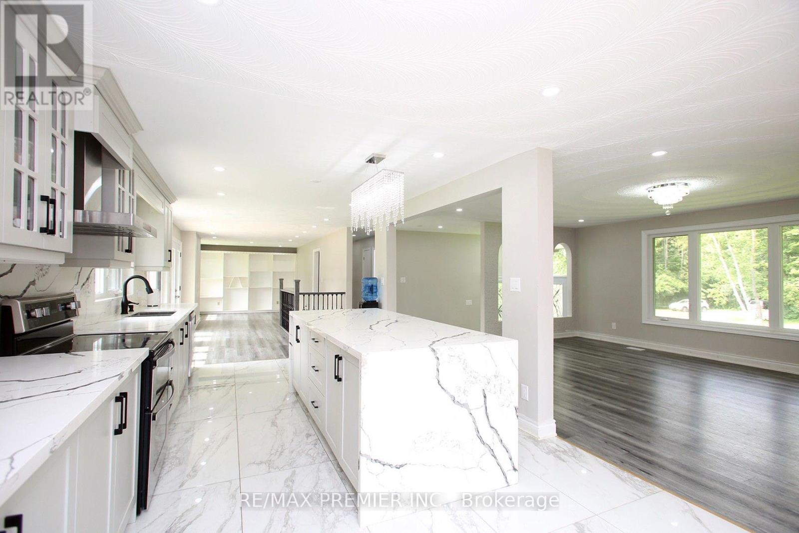 4430 Liberty Street N Property Photo 9
