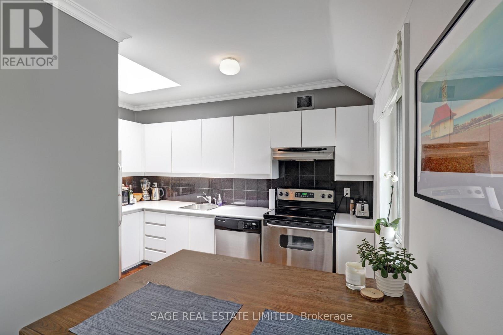 301 - 60 Kippendavie Avenue Property Photo 13