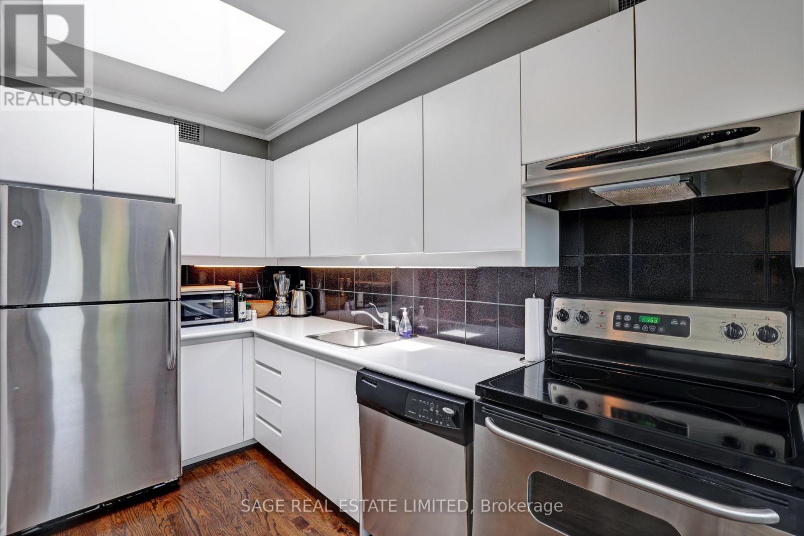 301 - 60 Kippendavie Avenue Property Photo 14