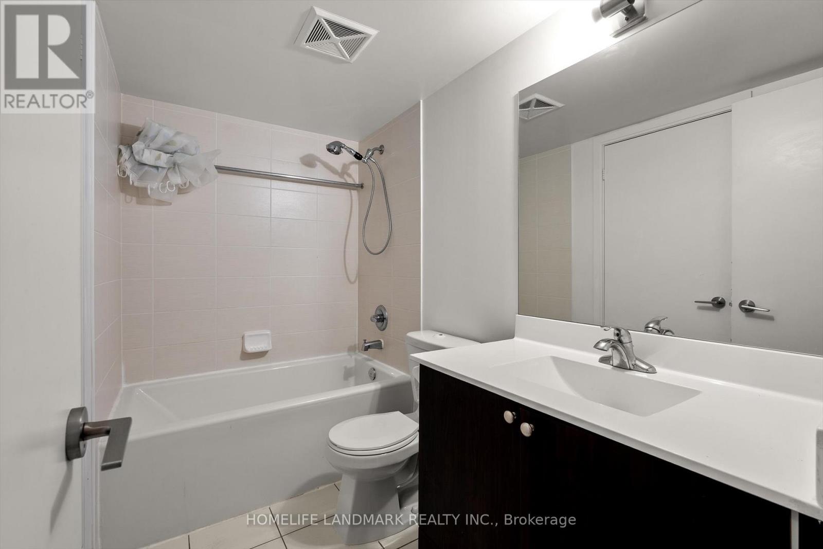 2613 - 181 Village Green Square Property Photo 11