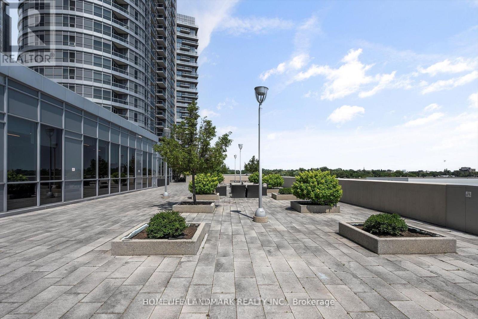 2613 - 181 Village Green Square Property Photo 16