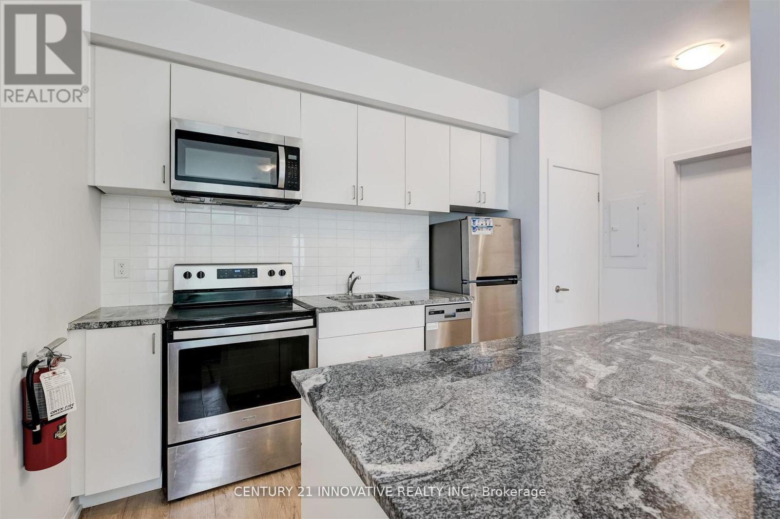16 - 1720 Simcoe Street Property Photo 3