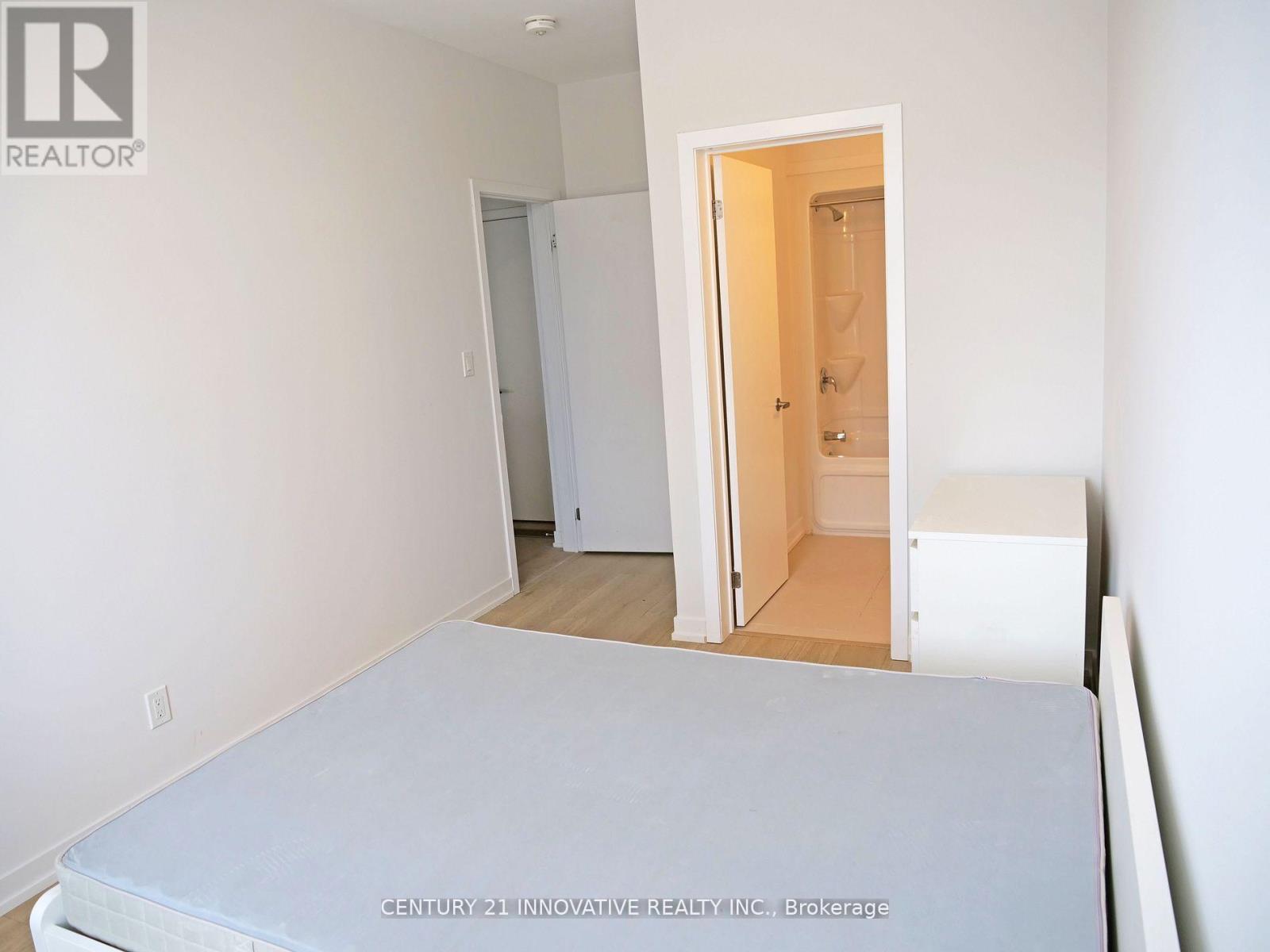 16 - 1720 Simcoe Street Property Photo 6