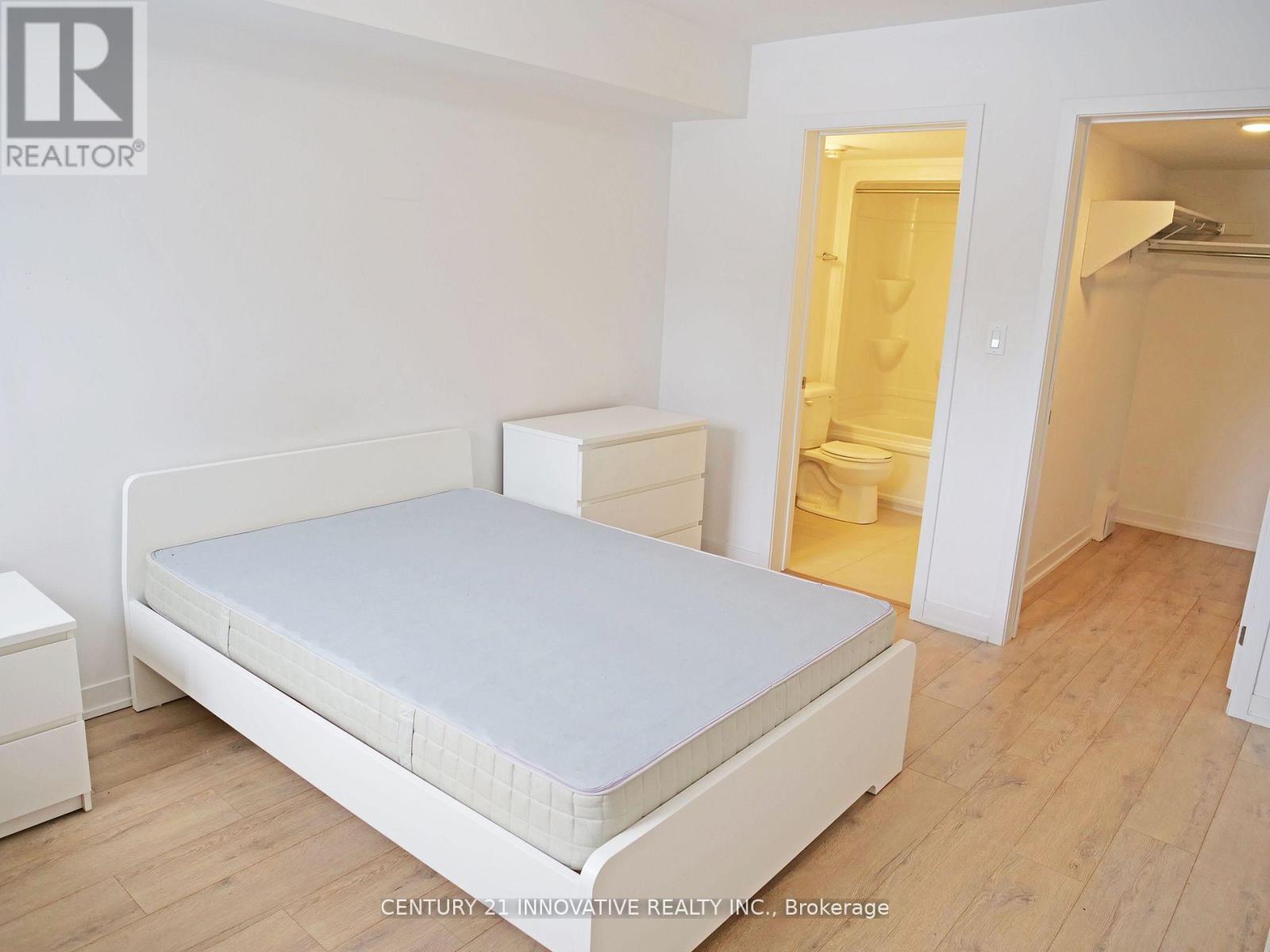 16 - 1720 Simcoe Street Property Photo 12
