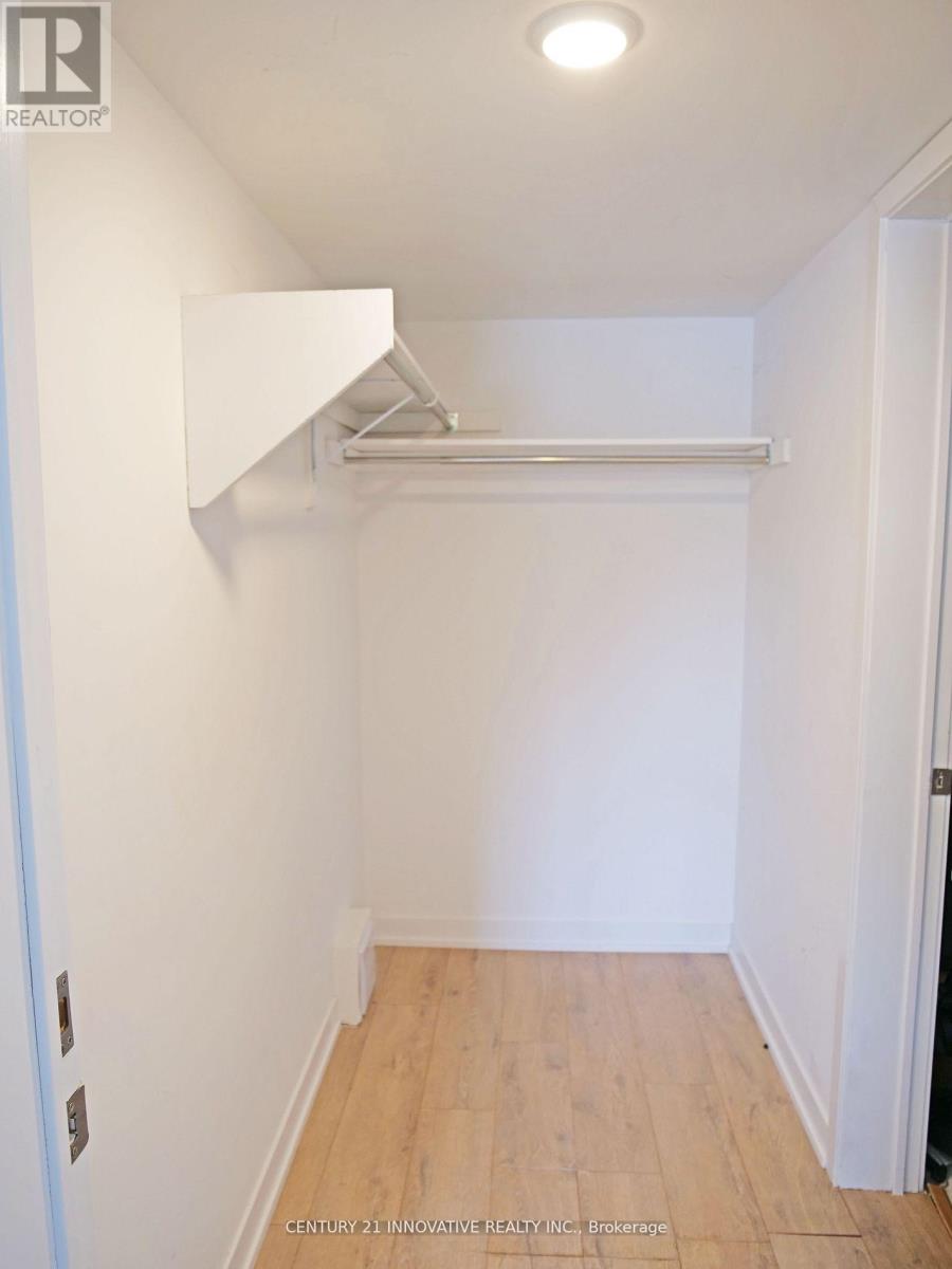 16 - 1720 Simcoe Street Property Photo 13