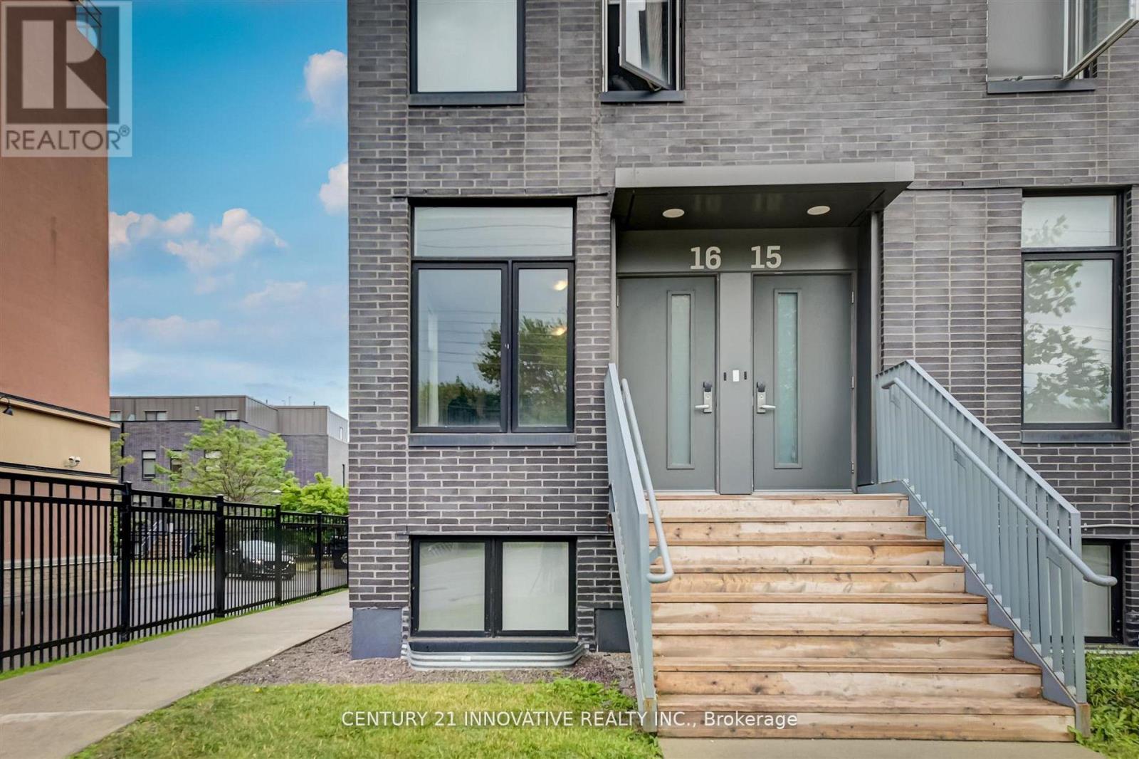 16 - 1720 Simcoe Street Property Photo 14