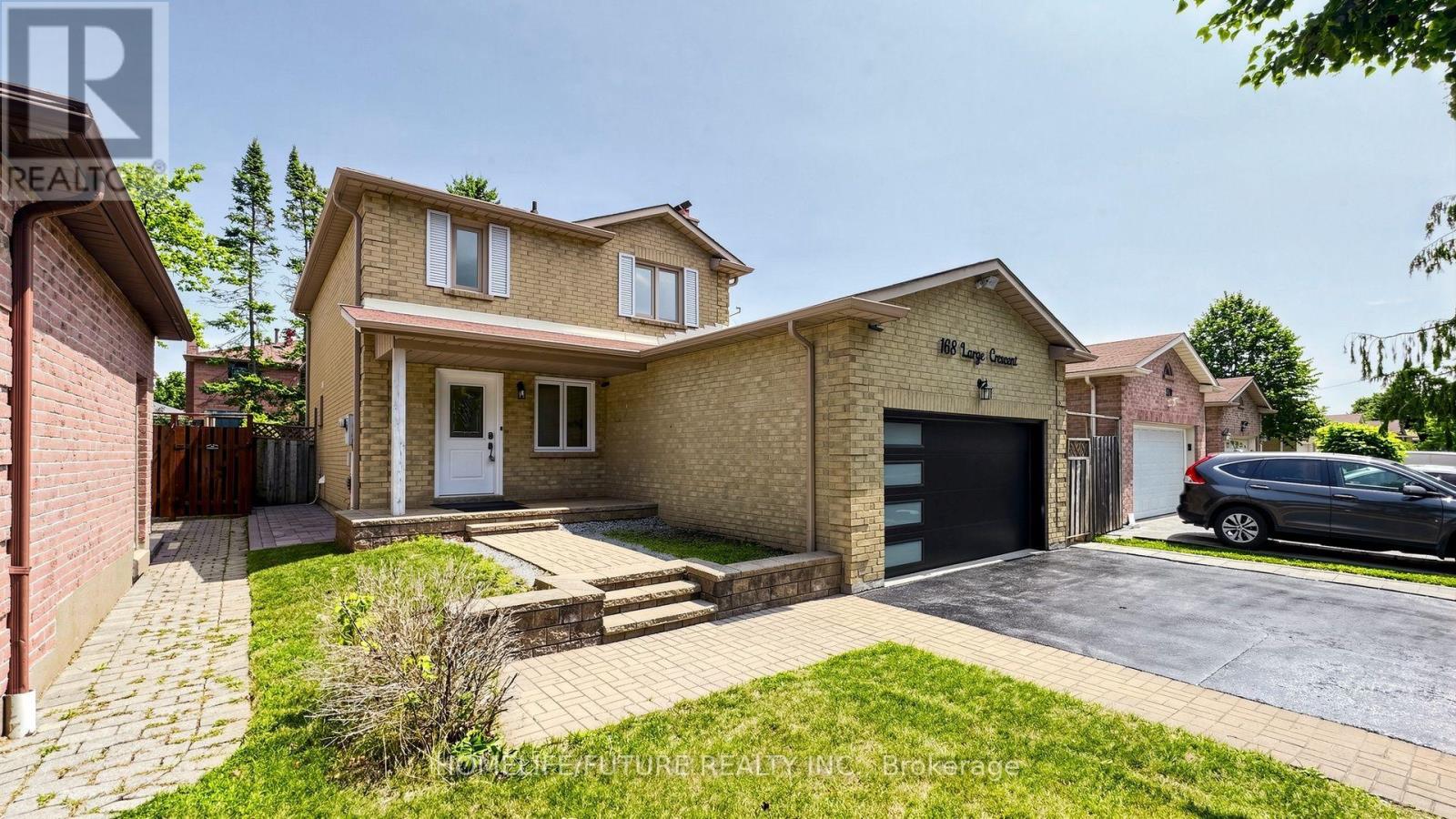 168 Large Crescent Property Photo 2
