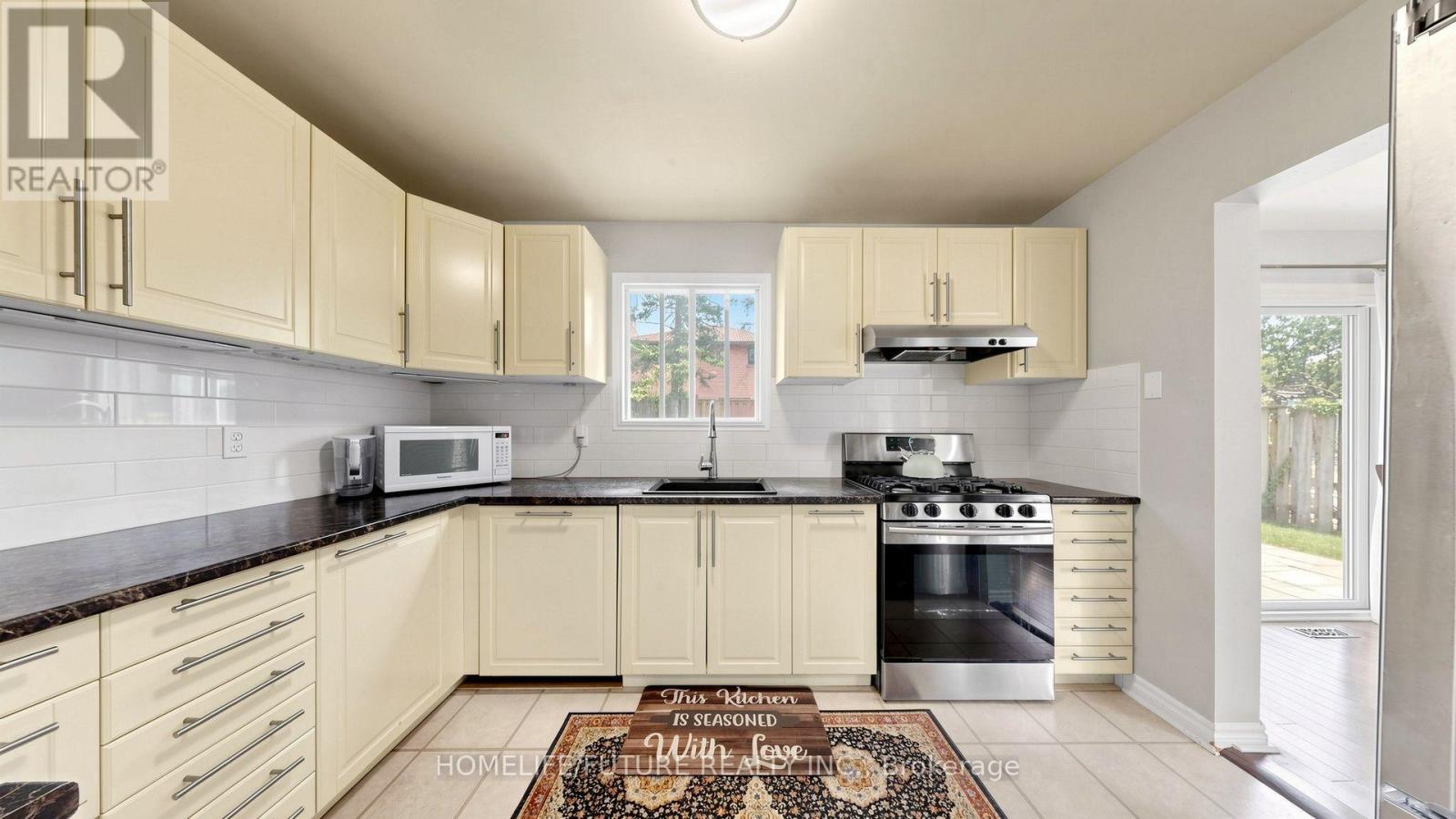 168 Large Crescent Property Photo 7