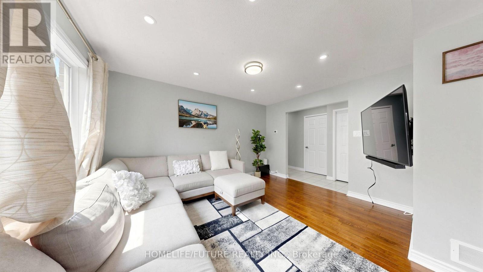 168 Large Crescent Property Photo 12