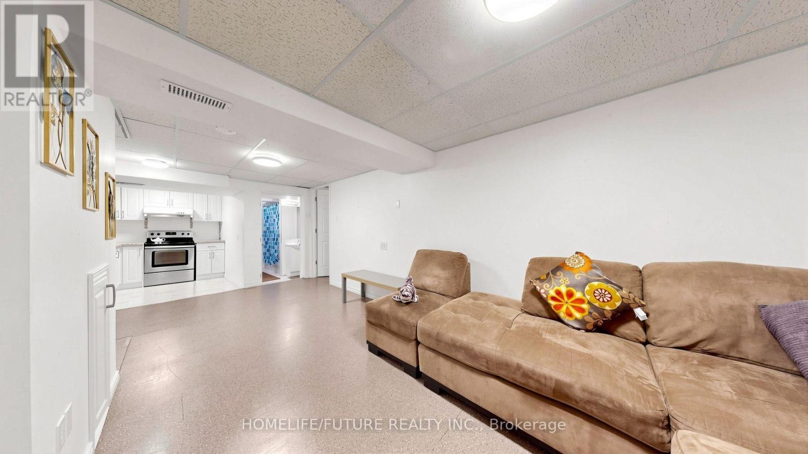 168 Large Crescent Property Photo 34