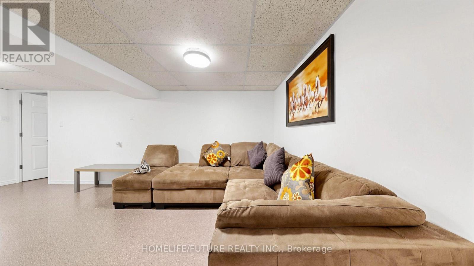 168 Large Crescent Property Photo 35