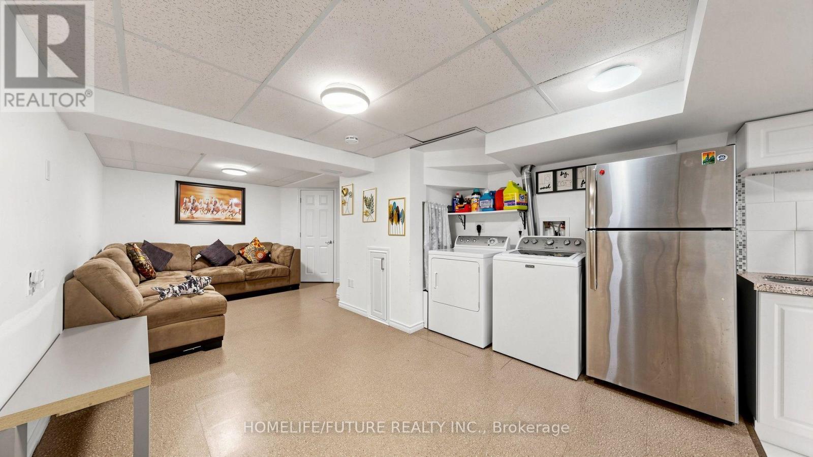 168 Large Crescent Property Photo 36