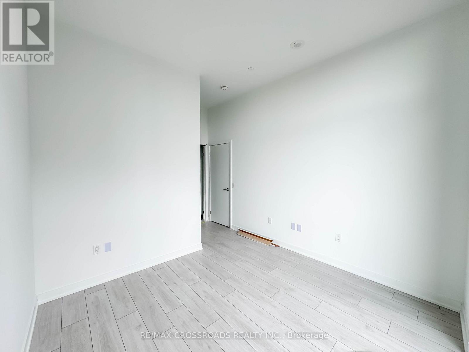 205 - 1606 Charles Street Property Photo 4
