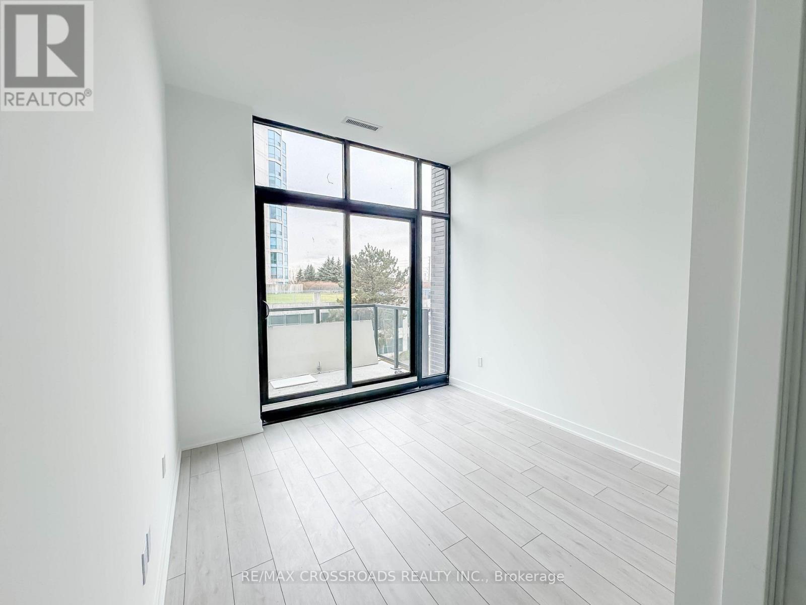 205 - 1606 Charles Street Property Photo 5