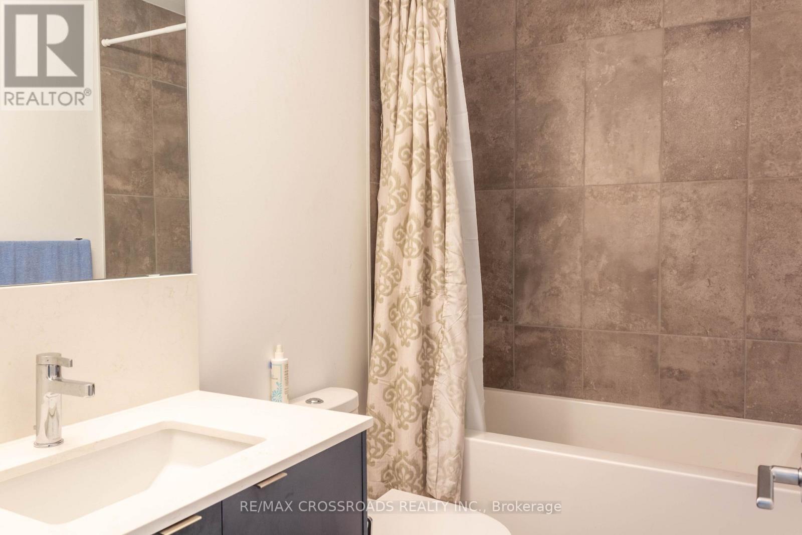 205 - 1606 Charles Street Property Photo 14