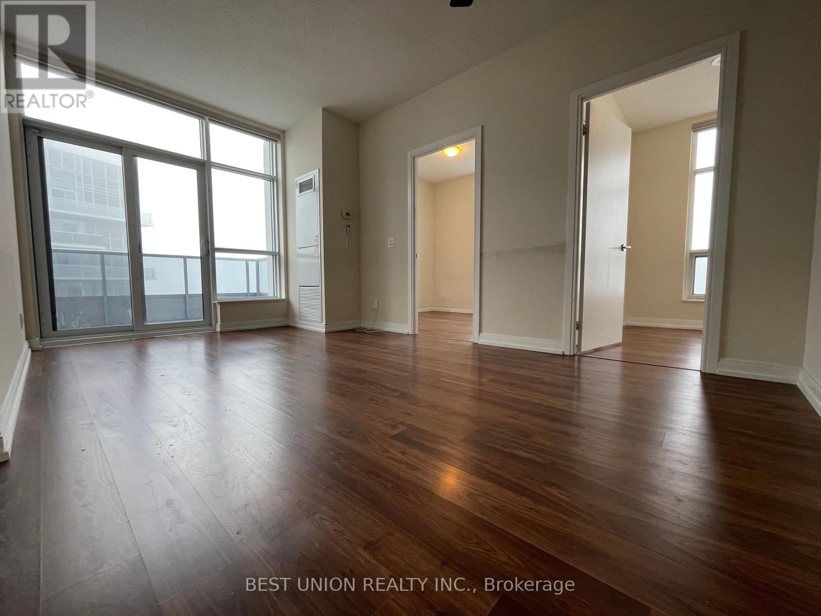 Ph20 - 181 Village Green Square Property Photo 8