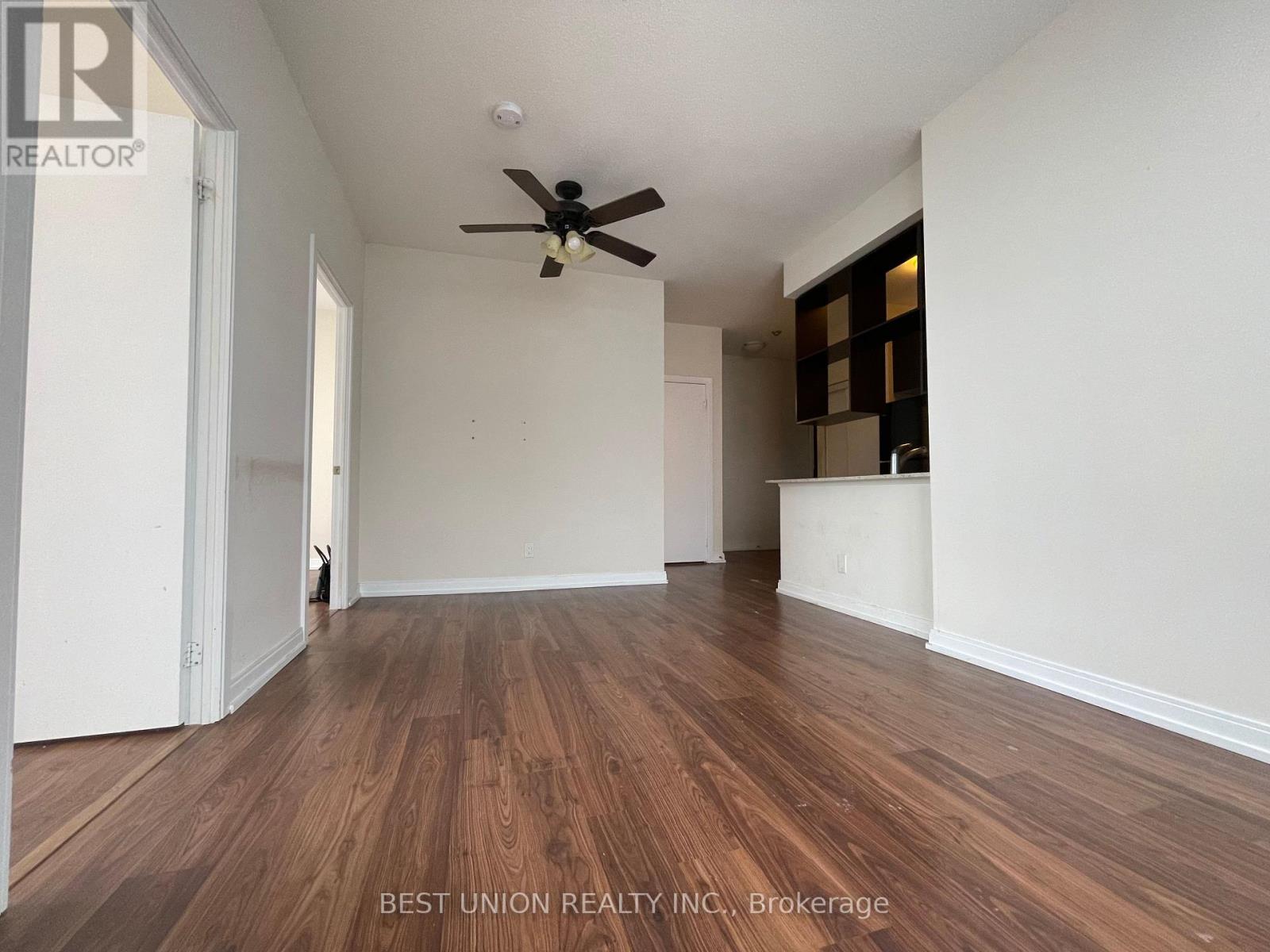 Ph20 - 181 Village Green Square Property Photo 9
