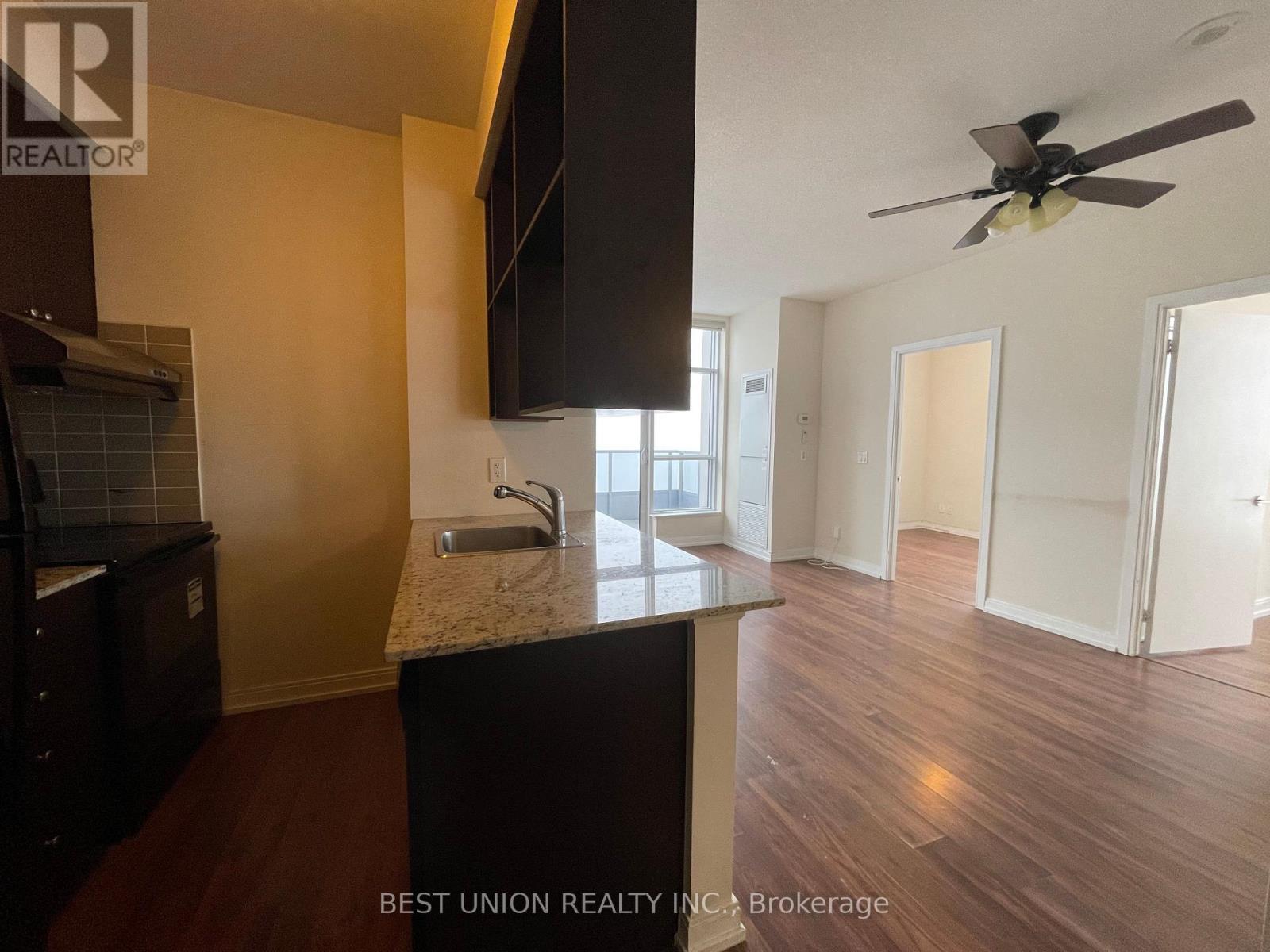 Ph20 - 181 Village Green Square Property Photo 10