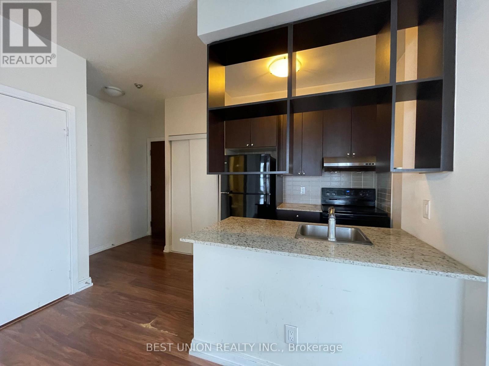 Ph20 - 181 Village Green Square Property Photo 11