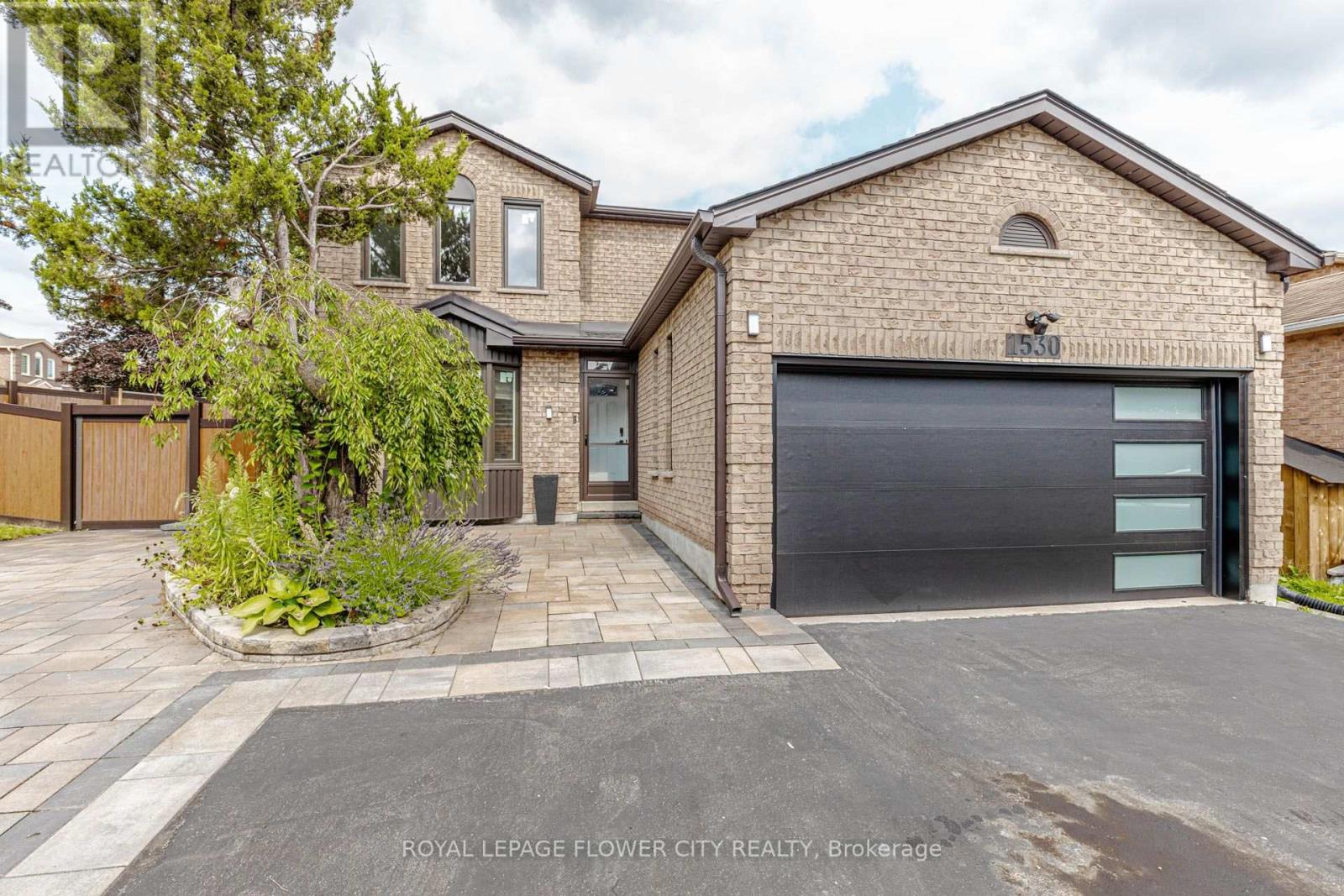 1530 Somergrove Crescent Property Photo 2