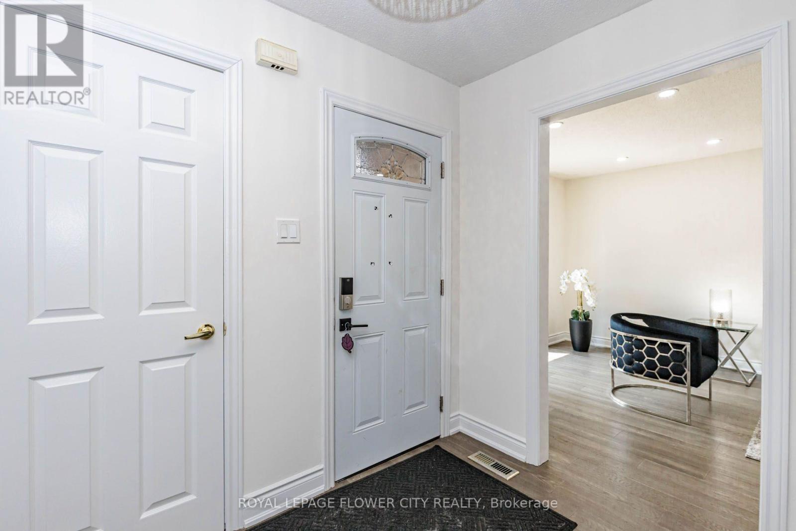 1530 Somergrove Crescent Property Photo 4