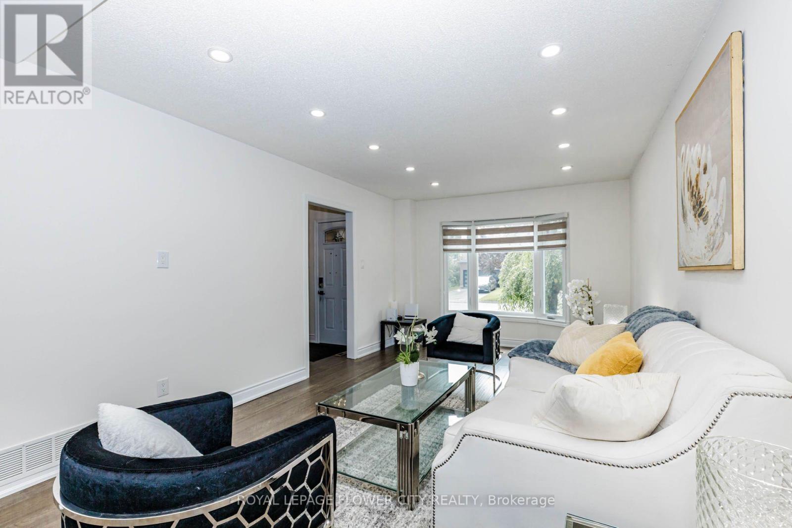1530 Somergrove Crescent Property Photo 8